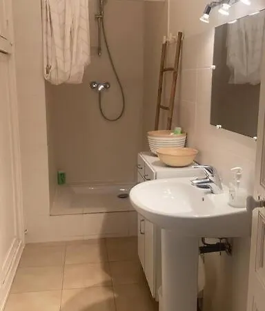 Amazing 2-bedroom In Near The *