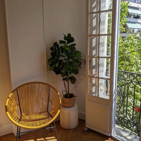 Amazing 2-bedroom In Near The
